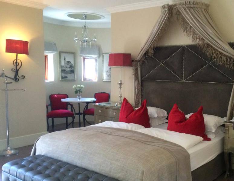 ../Images/KO,YI-CHUN Republic of Namibia - Heinitzburg (3).jpg